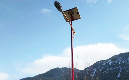 如何选择高质量的类乌齐太阳能路灯材料：全方位指南