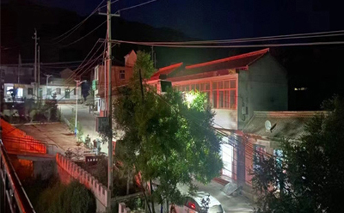 类乌齐太阳能路灯防雷接地做法详解