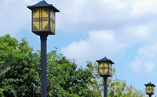 类乌齐庭院灯安装间距与布灯设计全解析